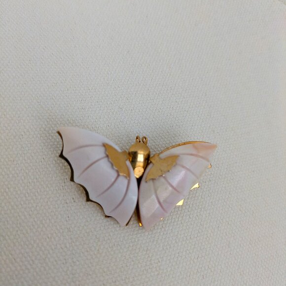 Jewelry - 119 Elegant Gold and Cream Butterfly Brooch